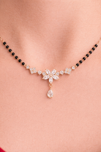 Veloura Floral Mangalsutra
